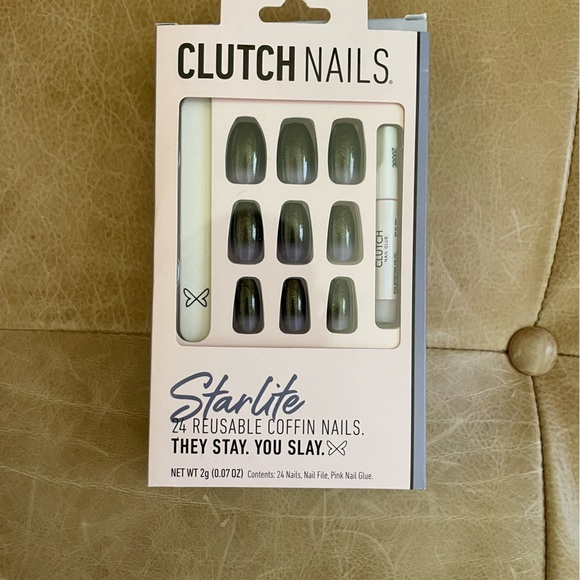 CLUTCH PRESS ON NAILS 5 SETS - $15 for all 5 sets or $4 each - Picture 5 of 7